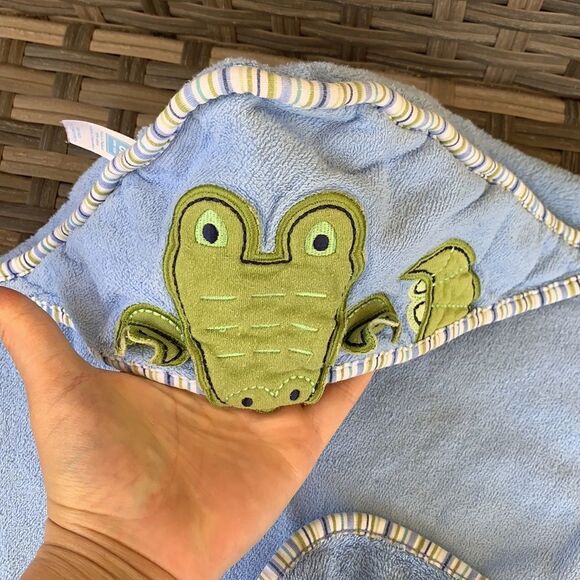 shower towel Crocodile 🐊 - Picture 3 of 6